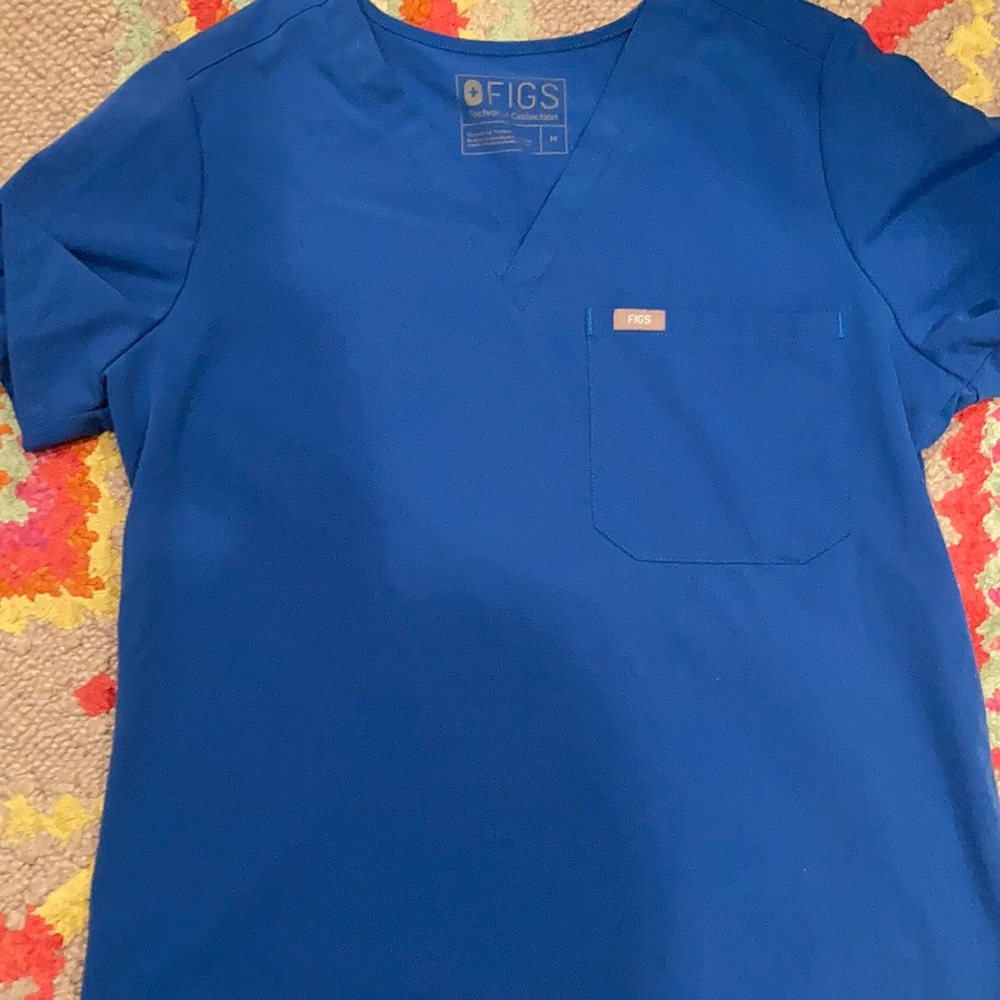 FIGS Catarina one-pocket scrub top. Gently worn.